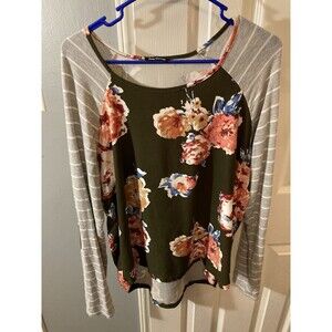 Pink Clover Size XL Gray Striped With Floral Pattern Top